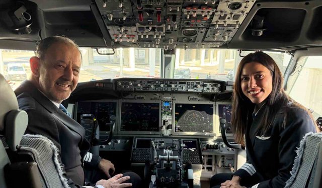Baba ve kız aynı kokpitte: 42 yıllık pilot gökyüzüne kızıyla veda etti