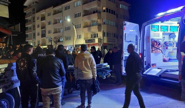 Burdur'da otomobil ile çarpışan motosikletlinin yaralandığı kaza kamerada