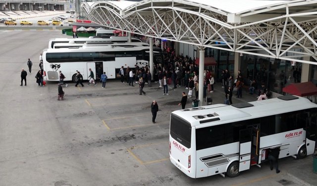 Isparta Otogarı'nda biletler kısa sürede tükendi