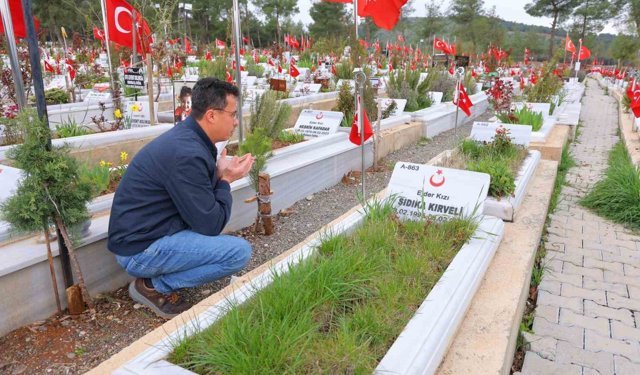 Kahramanmaraş deprem mezarlığında hüzünlü bayram
