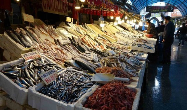 Mersin'de balık ucuzlayınca tezgahlara pike yaptı