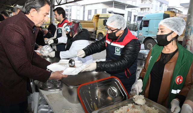 Osmaniye'de vatandaşlar iftar sofrasında buluştu