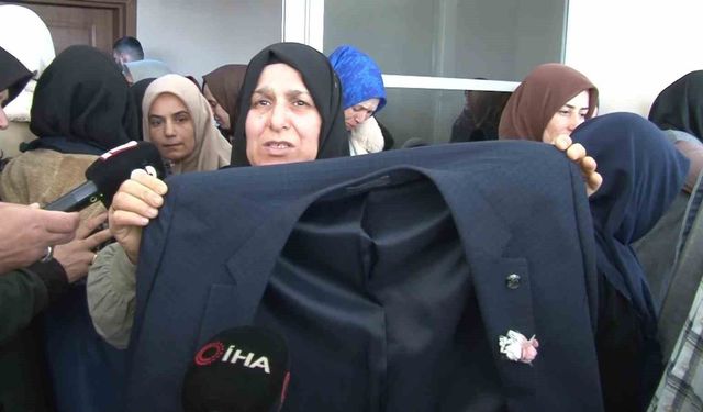 Tabutunun üzerine damatlığı konuldu: İran'da hayatını kaybeden tır şoförü son yolculuğuna uğurlandı