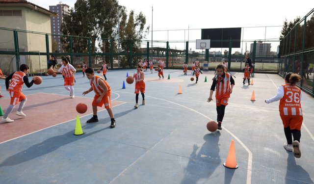 Akdeniz'de Ücretsiz Basketbol Kursu Başladı