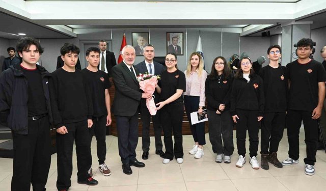 Aslı Derbent Özkan Lisesi öğrencileri Belediye Meclisi'ne konuk oldu