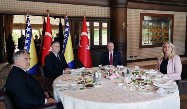 Cumhurbaşkanı Erdoğan Bosna Hersek Devlet Başkanlığı Konseyi üyeleriyle bir araya geldi
