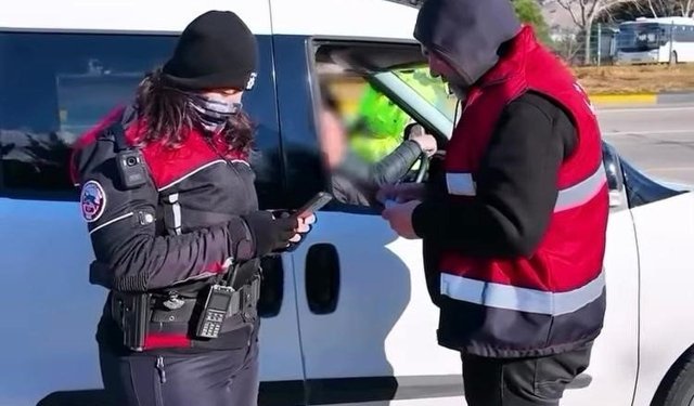 Polis denetimlerinde 40 aranan şahıs yakalandı