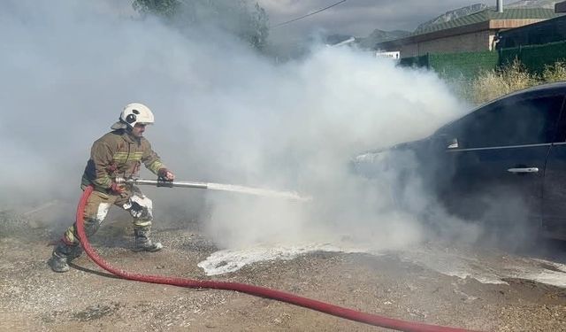 Antakya'da araç yangını