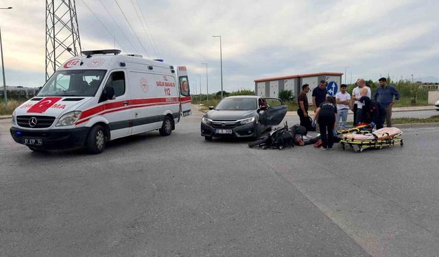 Antalya'da otomobil ile motosiklet çarpıştı: 1'i bebek 2 yaralı