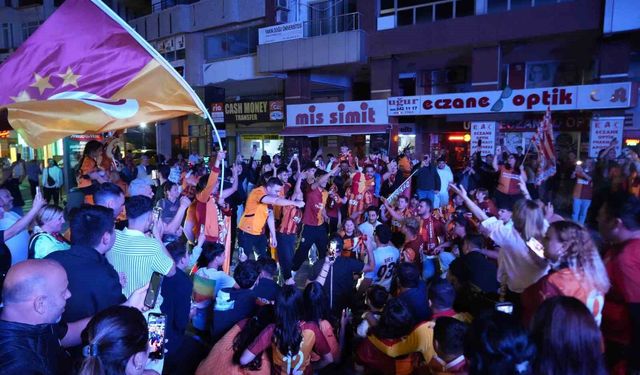Galatasaray'ın şampiyonluğu Antalya'da kutlandı