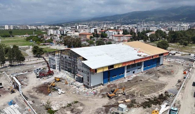 Hatay Büyükşehir Belediyesi, Dörtyol'a kapalı spor salonu inşa ediyor