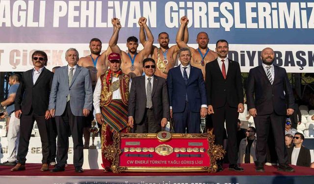 Manavgat'ta başpehlivanlık kemeri Feyzullah Aktürk'ün
