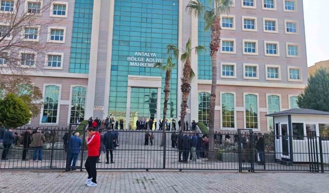Muhittin Böcek'in de yargılandığı davada 'tehdit' ve 'menfaat' iddiaları