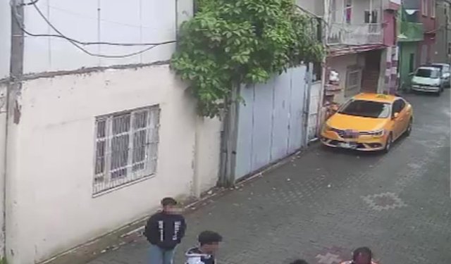 Sokakta yaşayan adamı yumruklayan çocuğa ev hapsi cezası