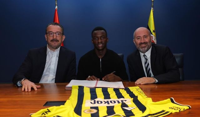 Fenerbahçe, genç yetenek Amara Diouf ile sözleşme imzaladı