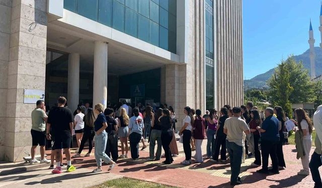 Alanya'da 5 bin 994 öğrenci AYT heyecanı yaşıyor