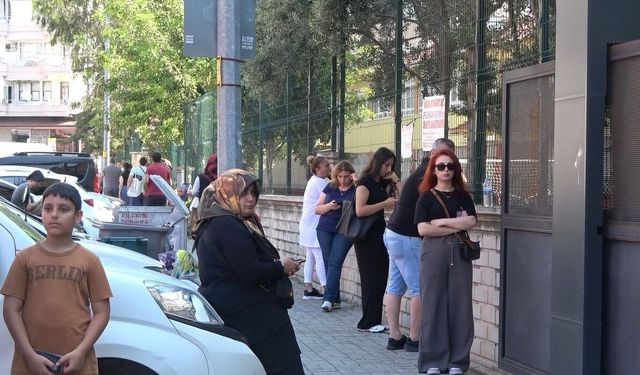 Alanya'da LGS heyecanı başladı : Öğrenciler sınavda ter döktü, veliler dualarla bekledi
