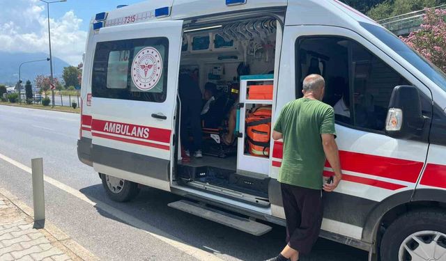 Alanya'da motosiklet kazasında sürücü ve yolcu yaralandı