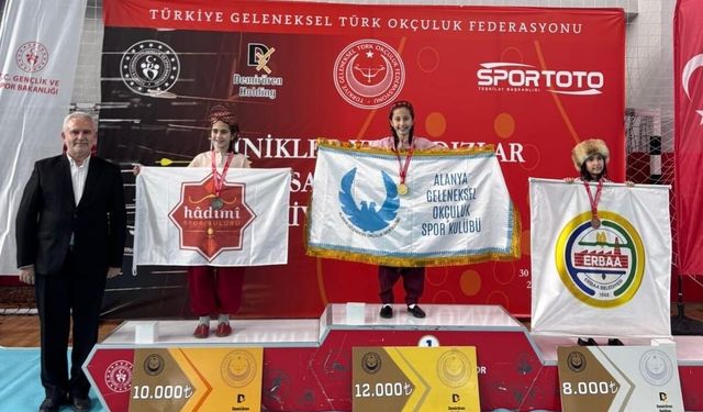 Alanyalı minik okçular Türkiye Şampiyonası'ndan madalyalarla döndü