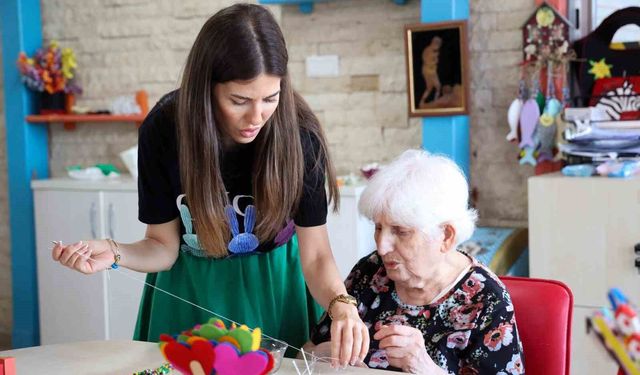 Alzheimer hastaları Mavi Ev'de buluşuyor