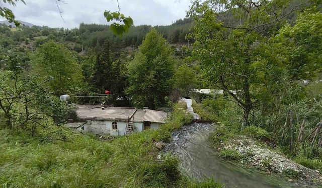 Anamur'da 200 yıllık su değirmeni zamana direniyor