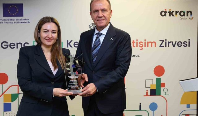 Antalya Büyükşehir'in gençlik odaklı çalışmalarına ödül