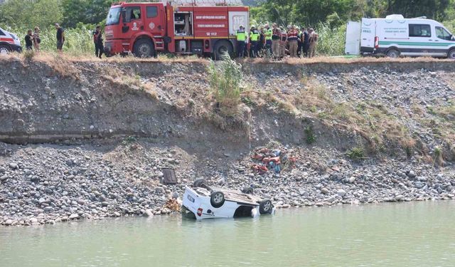 Balık tutmak için geldiği nehre aracıyla uçan adam öldü