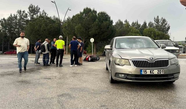 Burdur'da motosiklet ile otomobil çarpıştı: 1 yaralı