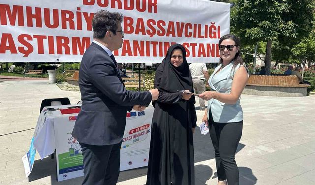 Burdur'da Uzlaştırma Haftası'nda vatandaşlara bilgilendirme standı