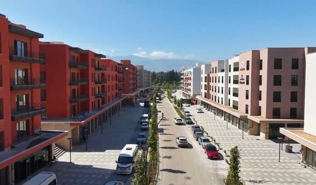 Antakya Atatürk Caddesi'nde Esnaf Yeniden Kepenk Açtı