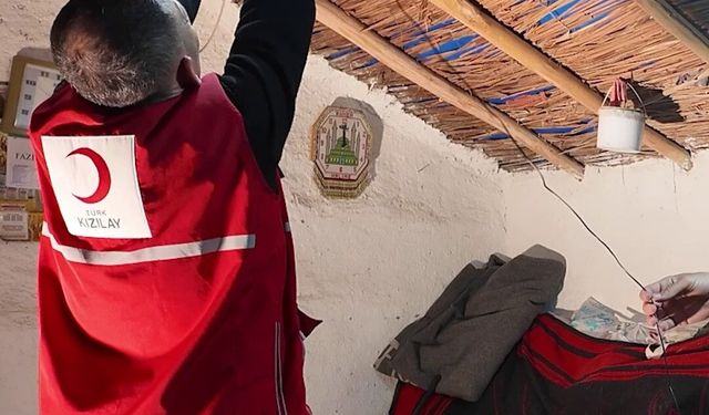 Gölün ortasındaki adada yaşayan 93 yaşındaki kadının korkularına son veren iyilik kayıkla ulaştı