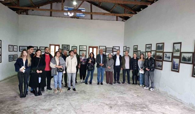 İletişim Fakültesi öğrencileri Kozan'ın kurtuluşuna tanıklık eden tarihi belgeleri yerinde inceledi