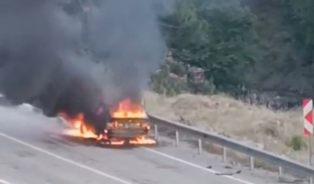 Kozan'da otomobil alev alev yandı, 13 yaşındaki Ömer'in duyarlılığı takdir topladı