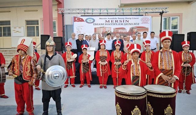 Mersin'de İmam Hatip Okulları Şenliği yoğun katılımla gerçekleştirildi