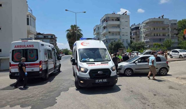 Motosiklet ile otomobil çarpıştı: 2 yaralı