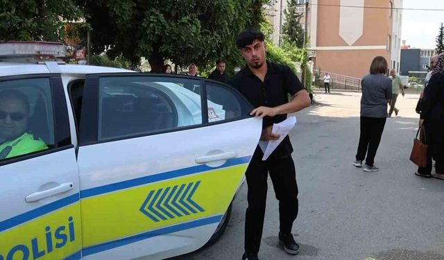 Örnek olmak için 6'ncı kez üniversite sınavına girdi, kimliğini unutan öğrenci ise polislerin yardımına rağmen sınava yetişemedi