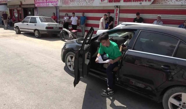 Sınava 1 dakika kala yetişti, aracının el frenini çekmeden araçtan fırlayıp okula koştu