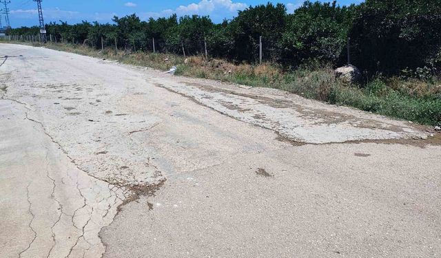 Belediyeler Topu Birbirine Attı, Vatandaş Yolunu Kendi Yaptı