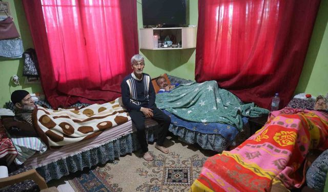 Hatay'da Örnek Evlat: İki Ailesine Birden Bakıyor