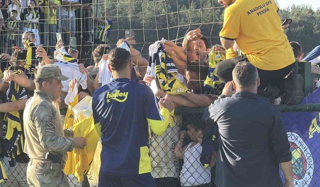 Fenerbahçe Topuk Yaylası'nda taraftarıyla şov yaptı
