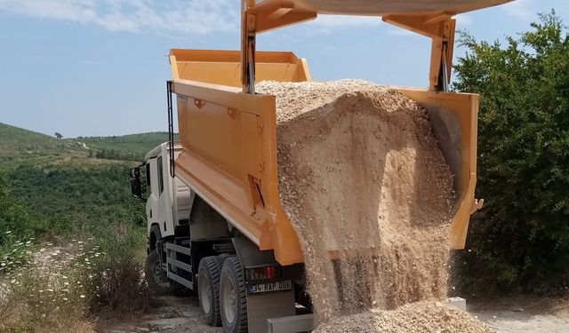 Toroslar Belediyesi kırsalda yol bakım çalışmalarını sürdürüyor