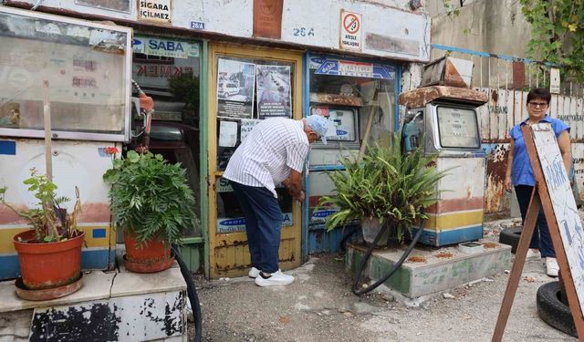 Baba hatırası olan 92 yıllık akaryakıt istasyonu nostaljik görünümüyle dikkat çekiyor