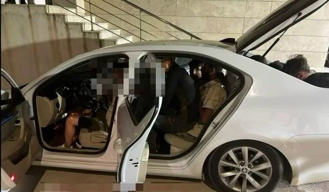 Bagajına 3 kişi bindirdiği otomobile 9 göçmen sığdıran insan tacirine 102 bin TL ceza