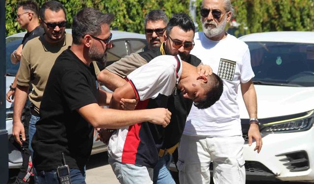 Husumetlilerine ateş açtı, yoldan geçen başkasını öldürdü