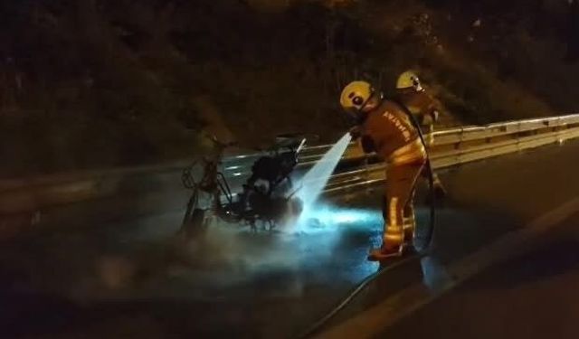 İskenderun'da motosiklet alevlere teslim oldu