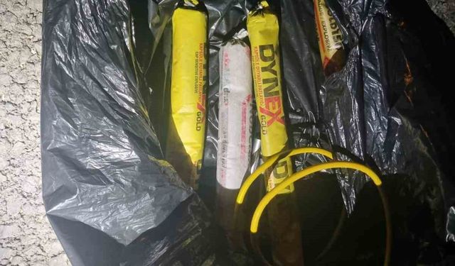 Kozan'da şüpheli araçtan kullanıma hazır patlayıcı çıktı