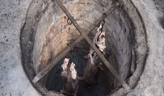 Özel kuyularda 2,5 saatte pişiriliyor sadece süt kuzusu kullanılıyor