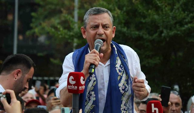 Özgür Özel'den yeni parti sinyali: 'Sizi hiç üzmeden yeni bir yol açacağız'