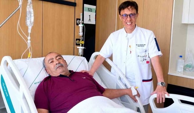 Riskli görülen hasta tek seansta yapılan iki ameliyatla sağlığına kavuştu