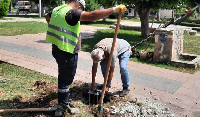 Akdeniz'de park ve yeşil alanlar yenileniyor